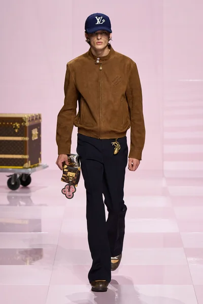 Look 10